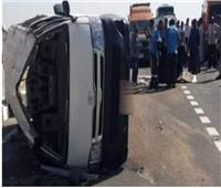 بالأسماء..إصابة 12 عاملاً في حادث انقلاب سيارة أعلى كوبري المنيا 