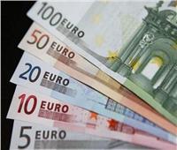 انخفاض اليورو والجنيه الإسترليني بفعل تباطؤ النشاط التجاري