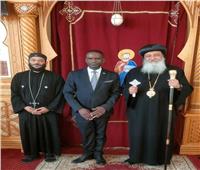 سفير ناميبيا في مصر يقدم للكنيسة القبطية هدية تذكارية لزيارة العائلة المقدسة