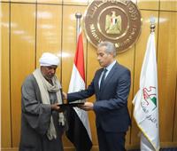 وزير القوى العاملة يسلم تعويضات لأسر العمالة غير المنتظمة بـ8 محافظات