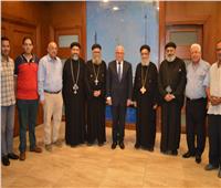 محافظ بورسعيد يستقبل وفدا من الكنيسة للتهنئة بذكرى انتصارات أكتوبر المجيدة 