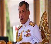 ملك تايلاند يتفقد ضحايا مجزرة مرّوعة في شمال البلاد