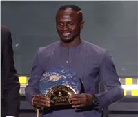 الكرة الذهبية .. ساديو ماني يحصل على جائزة "سقراط"| فيديو