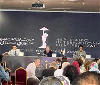 وصول حسين فهمي للمؤتمر الصحفي الخاص بمهرجان القاهرة السينمائي