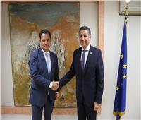 السفير المصري في أثينا يلتقي مع وزير التنمية والاستثمار اليوناني