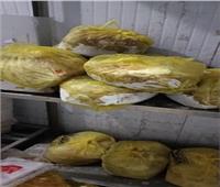 ضبط 3 أطنان لحوم فاسدة داخل مخزن مطعم شهير بالقاهرة| صور  