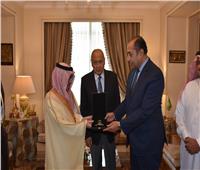 المنظمة العربية للسياحة تمنح السفير حسام زكي وسام الدرجة الأولى