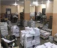 ضبط 68 ألف مطبوع غير مصرح بتداوله داخل مكتبة بالمرج