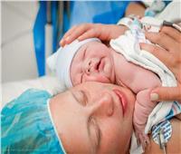 خبير الصحة الإنجابية: الولادة تحت سن الـ20 جريمة.. ويعرض الأم والرضيع للخطر