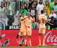 جريزمان يقود أتلتيكو مدريد لفوز ثمين على ريال بيتيس بالدوري الإسباني