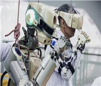 على هيئة إنسان آلي.. روسيا تطور روبوتات لاستخدامها على سطح القمر