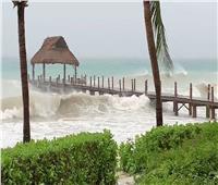 إعصار «روسلين» يصل إلى ساحل المكسيك