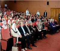 رئيس جامعة المنصورة يلتقى ممثلي الطلاب الوافدين