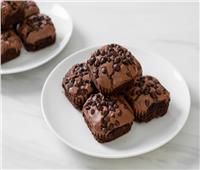 حلويات اليوم.. طريقة عمل براونيز بحبيبات الشوكولاتة