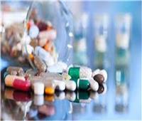«استشاري» يوضح خطورة المضادات الحيوية والإفراط في فيتامين C