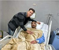 إمام عاشور يزور محمد عبد المنعم بعد خضوعه لعملية جراحية