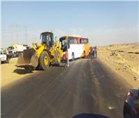 22 سيارة إسعاف لنقل مصابي انقلاب أتوبيس بالطريق الصحراوي في أسوان 