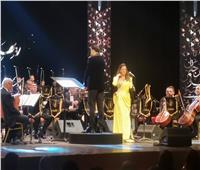 ريهام عبدالحكيم تبدأ حفل الموسيقى العربية بأغنية «القلب ولا العين» 
