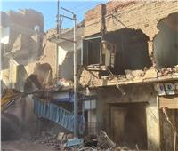لجنة هندسية لبحث أسباب انهيار عقار نبروه وفحص المنازل المحيطة