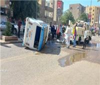 إصابة 7 أشخاص في انقلاب سيارة أجرة بسوهاج