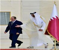 الرئيس السيسي يجري اتصالا هاتفياً مع أمير قطر قبل مغادرة الدوحة