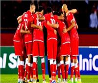 لاعبو الزمالك يتابعون مباراة تونس والدنمارك بالمونديال أثناء التدريبات 