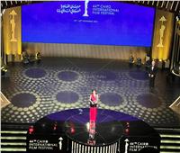جاسمن طه تقدم حفل ختام مهرجان القاهرة السينمائي الدولي الـ 44