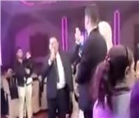 شخص يطلق زوجته في حفل زفاف نجلته بـ«دمياط»| فيديو