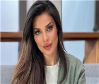 نادين نجيم تهاجم متابعيها بسبب فيديو متداول لها مع شخص: خطيبي وأنا حرة