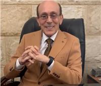 محمد صبحي يشرح لجمهوره طريقة حجز تذكرة مسرحيته «عيلة اتعملها بلوك»| فيديو
