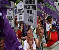 محلل سياسى يكشف سبب احتجاجات بريطانيا وتهديد الممرضات بالإضراب