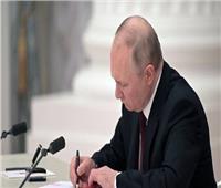 بوتين يمدد حظر تداول حصص مستثمري دول العقوبات في الشركات الروسية