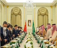 مباحثات بين الرئيس الصيني وولي العهد السعودي في قصر اليمامة بالرياض