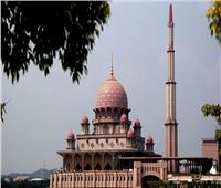 «مسجد بوترا».. أقدس المساجد في ماليزيا