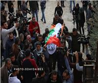 استهدفها قناصة الاحتلال على سطح منزلها.. تشييع جثمان طفلة فلسطينية في جنين