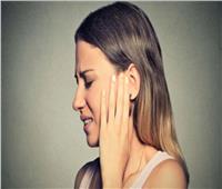 عادات ضارة قد تدمر السمع.. ماذا تفعل لو «أذنك مكتومة»؟