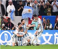 أسطورة الأرجنتين يبكي على الهواء بعد حصد الأرجنتين لقب كأس العالم 