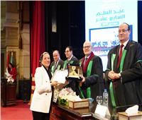 جامعة القاهرة تكرم وزيرة البيئة لجهودها في نجاح مؤتمر المناخ COP27