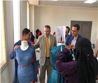 رئيس جامعة سمنود التكنولوجية يشهد ابتكارات الطلاب في تصنيع  الأزياء بلمسات فرعونية 