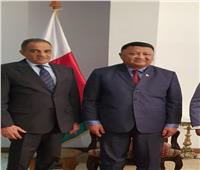 سفير مصر بمدغشقر يلتقي رئيس مجلس الشيوخ الملجاشي 