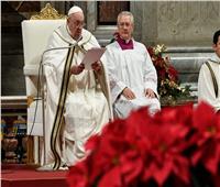 بحضور 7000 مصل.. البابا فرانسيس يحتفل بعيد الميلاد ويدعوا لمساعدة الفقراء