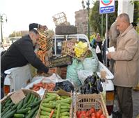 محافظ أسيوط: تنظيم منافذ بيع متنقلة للمواد الغذائية بأسعار مخفضة 