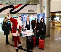 تخفيضات وهدايا تذكارية.. مصر للطيران تحتفل بـ«الكريسماس» مع عملائها| صور