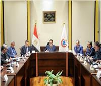 وزير الصحة يعقد اجتماعًا مع «وادي النيل» لمتابعة خطة توريدات سيارات الإسعاف الجديدة