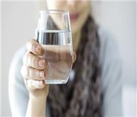خبيرة تغذية تكشف فوائد «كأس الماء» المثالي قبل الفطور