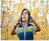 دراسة: استخدام سماعات الأذن لفترات طويلة يهدد بالصمم