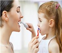 للأمهات الجدد.. التوقيت الصحيح لغسل أسنان طفلك بالفرشاة