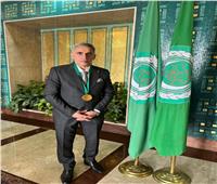 عراقي يفوز بجائزة أفضل موظف حكومي عربي.. صاحب 4 براءات اختراع في الطب