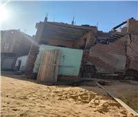 الصوره الأولى من انهيار منزل في نجع حمادي