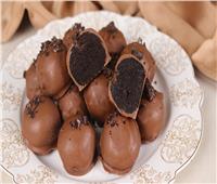 «أكلات اقتصادية».. كرات البسكويت بالشوكولاتة «حلوى المحلات في بيتك» 
